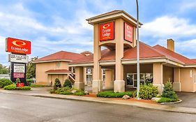 Econo Lodge Inn & Suites